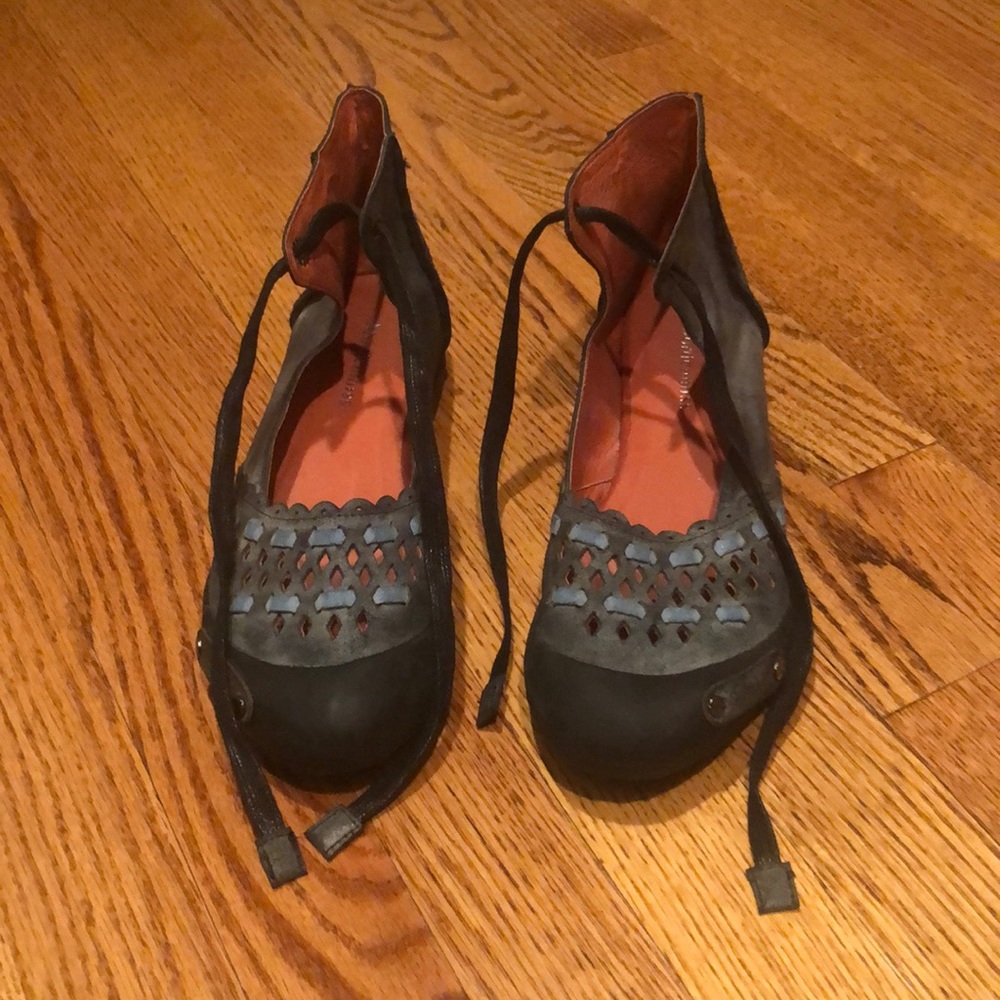 Women’s shoes